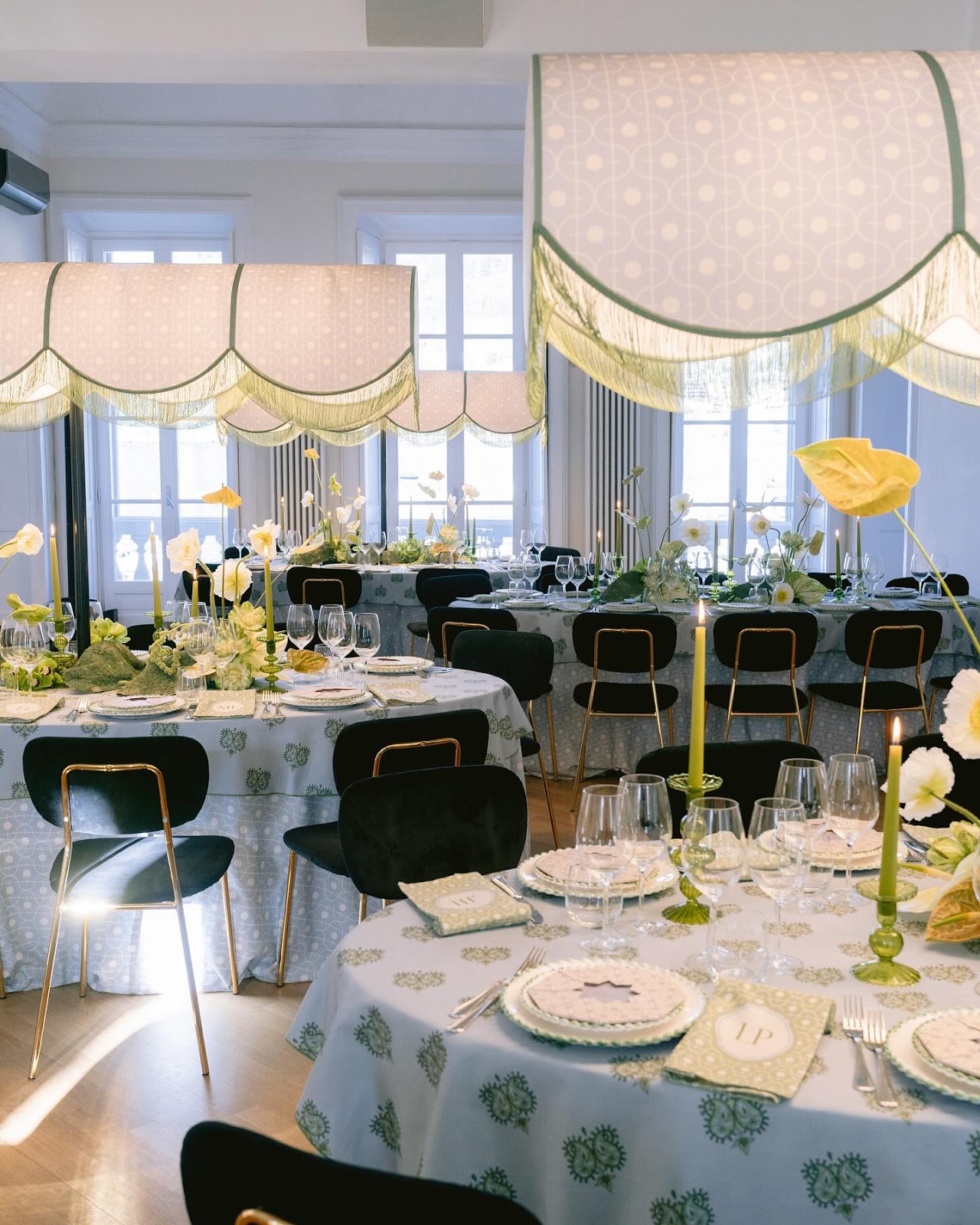 Here’s How To Create A Parisian Cafe Wedding Theme