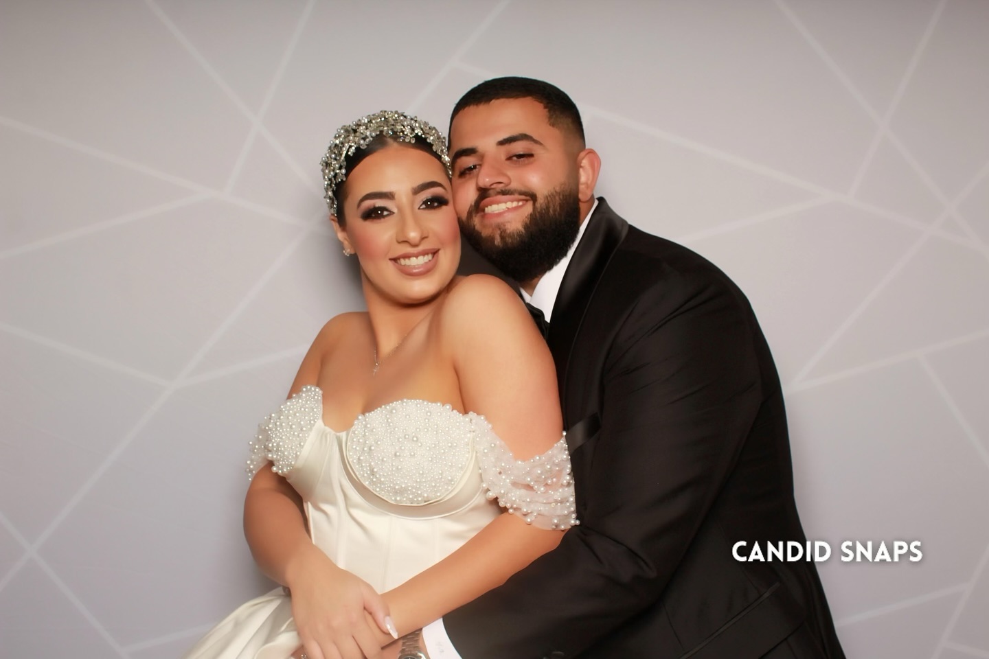 This Is Why You Need Candid Snaps As Your Wedding Photo Booth