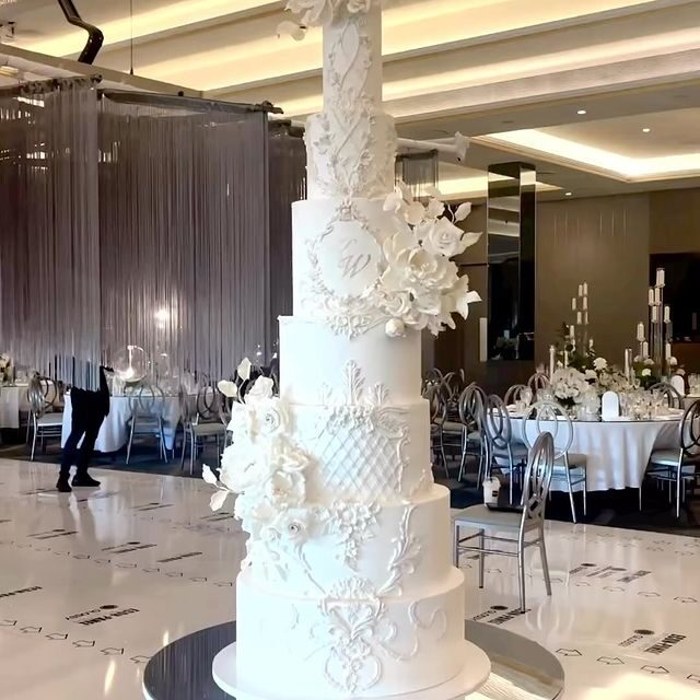 Traditional White Wedding cake 