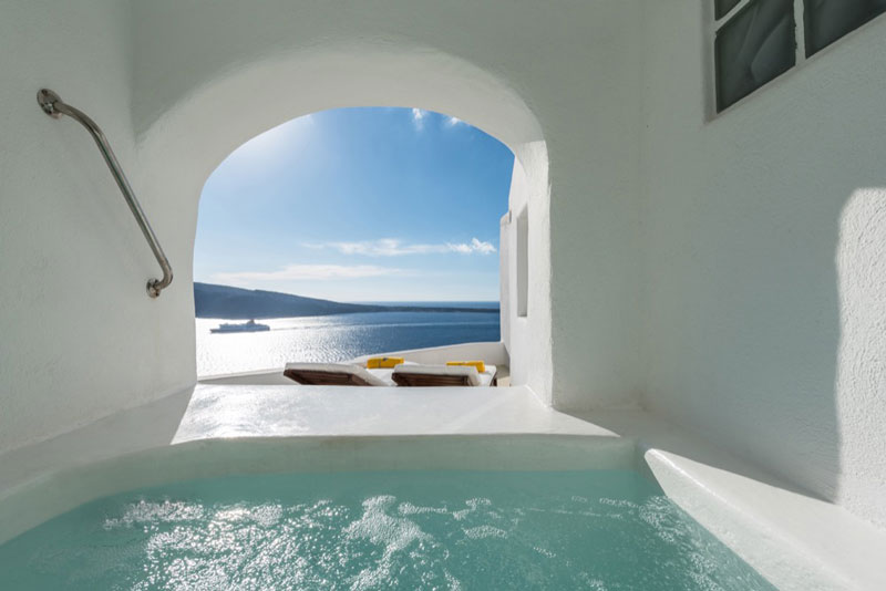 SANTORINI HONEYMOON: DISCOVER THE TOP 10 ROMANTIC ESCAPES