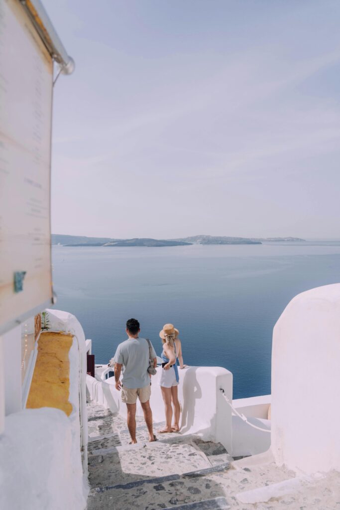 SANTORINI HONEYMOON: DISCOVER THE TOP 10 ROMANTIC ESCAPES