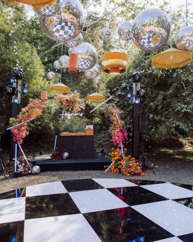 How to Design a Groovy 70s Wedding: 8 Tips and Ideas 25 8 tips and ideas for a groovy wedding inspiration