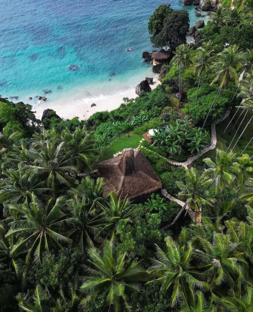 Honeymoons, Tropical, Honeymoon Destination, Tropical Escape, Travel, Honeymoon Escape, Couple Getaway, Beach getaway, Beach vacation, Newlyweds, Newlyweds holiday, newlyweds vacation, newlyweds honeymoon