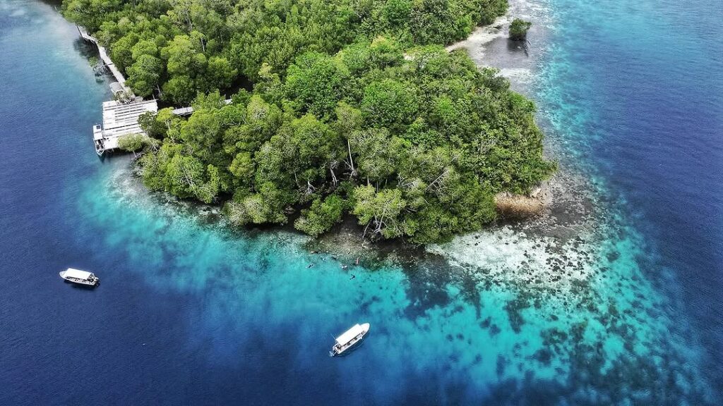 Honeymoons, Tropical, Honeymoon Destination, Tropical Escape, Travel, Honeymoon Escape, Couple Getaway, Beach getaway, Beach vacation, Newlyweds, Newlyweds holiday, newlyweds vacation, newlyweds honeymoon