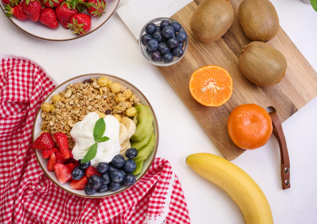 granola with strawberries kiwi banana and bluebe 2025 03 24 05 32 55 utc
