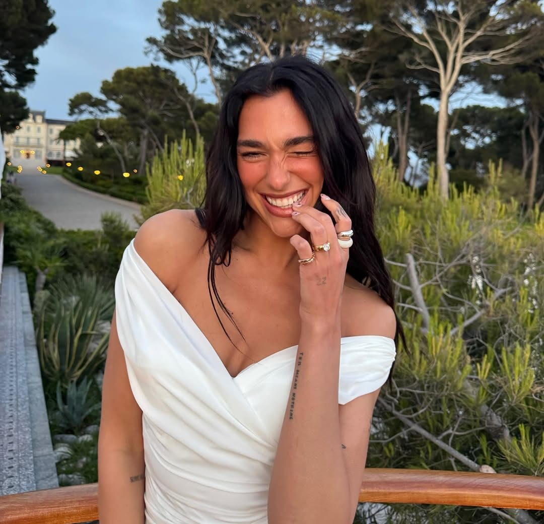 Dua Lipa Chunky Engagement Ring trend