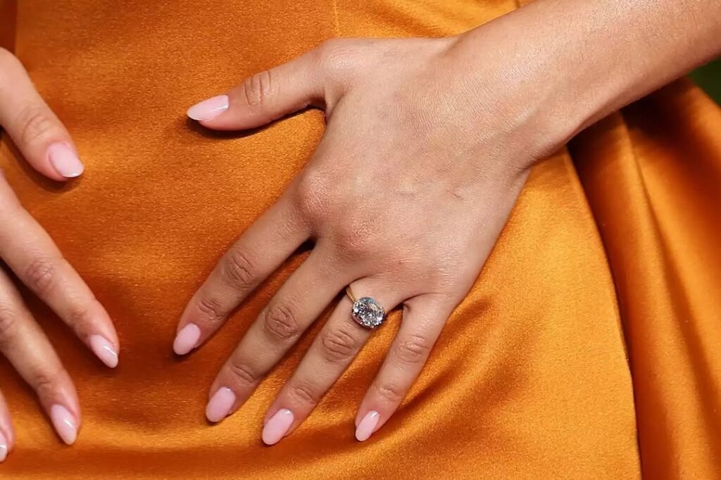 The Oval Diamond: A Ring Trend Every Bride Can Pull Off in 2025 2 SnapInsta.to 472221782 1582668625969919 8971521866904820652 n