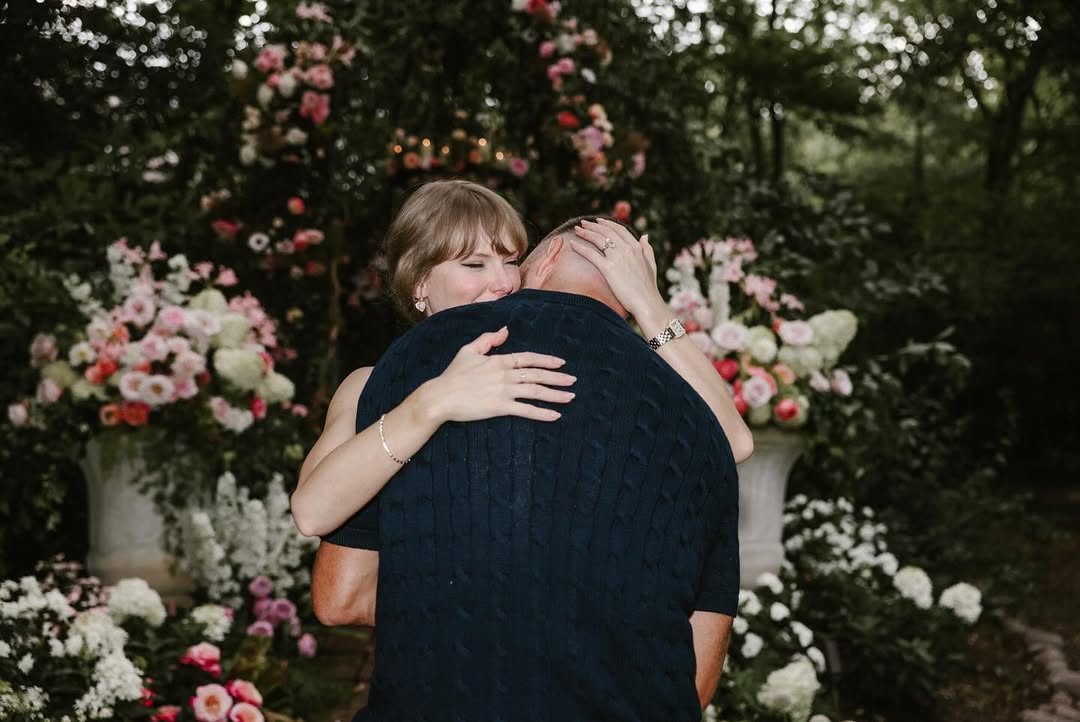 Taylor Swift & Travis Kelce get engaged